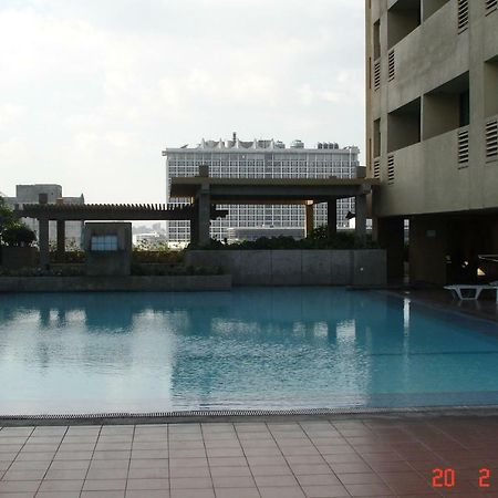 67 Sqm. Condo Unit In Robinson Place Residences Manila Ngoại thất bức ảnh