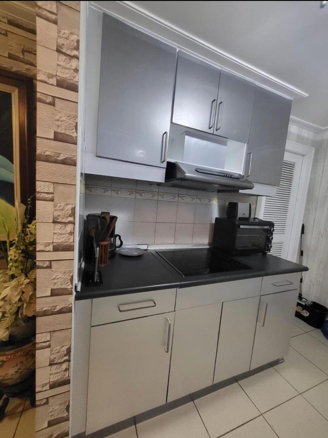 67 Sqm. Condo Unit In Robinson Place Residences Manila Ngoại thất bức ảnh