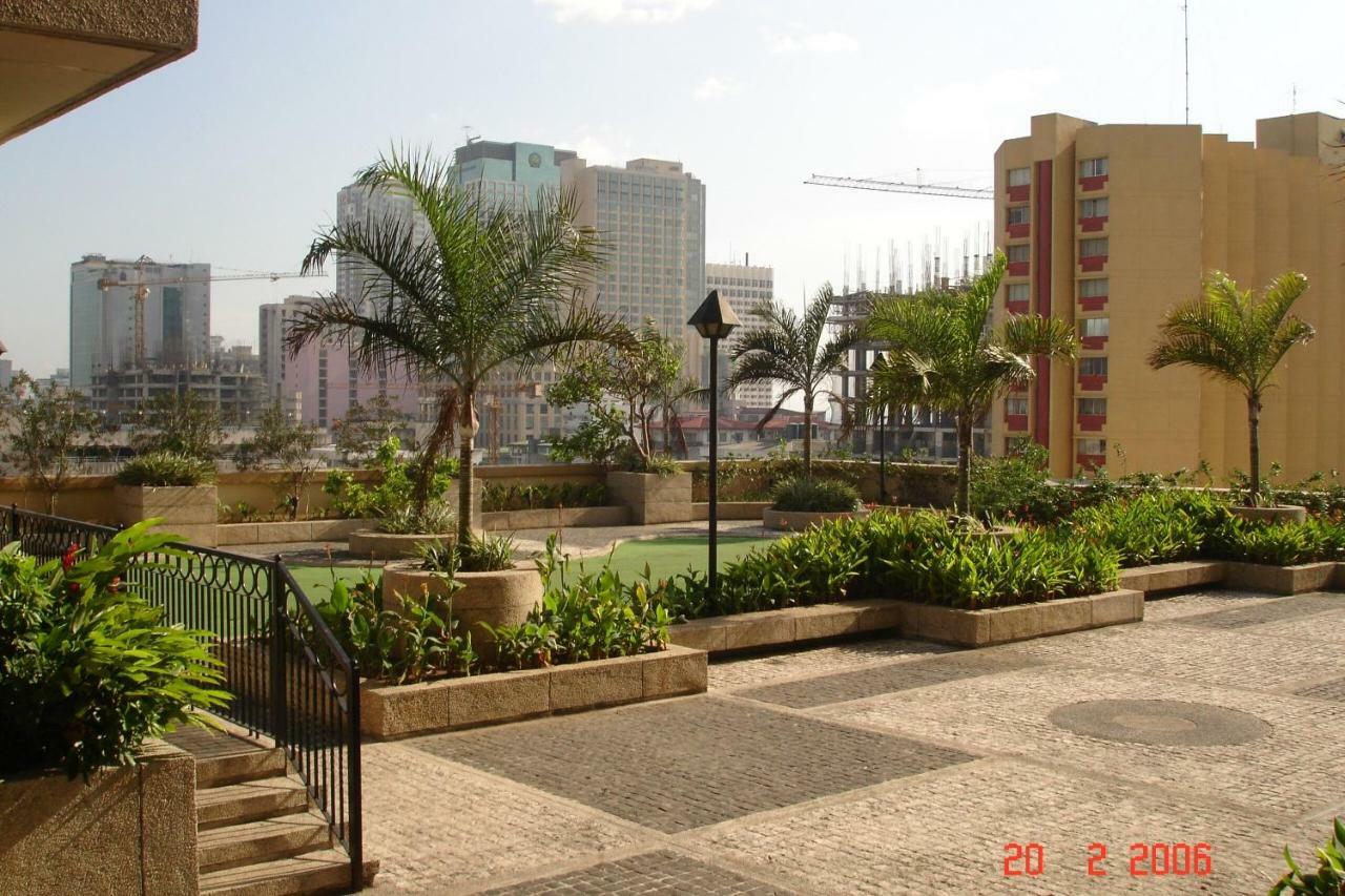 67 Sqm. Condo Unit In Robinson Place Residences Manila Ngoại thất bức ảnh