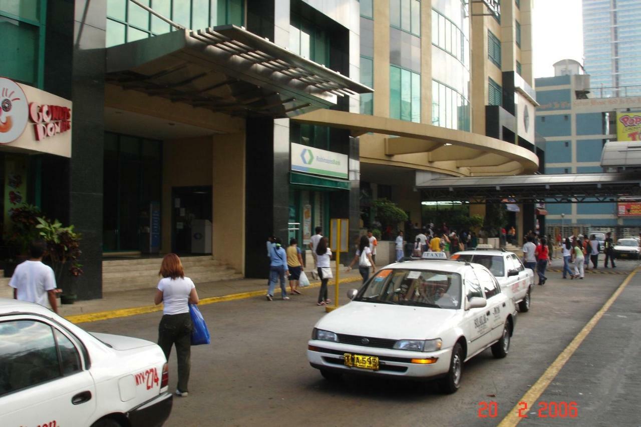 67 Sqm. Condo Unit In Robinson Place Residences Manila Ngoại thất bức ảnh