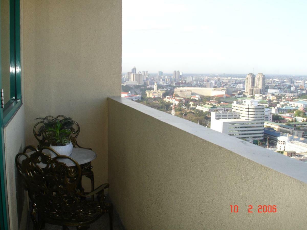 67 Sqm. Condo Unit In Robinson Place Residences Manila Ngoại thất bức ảnh