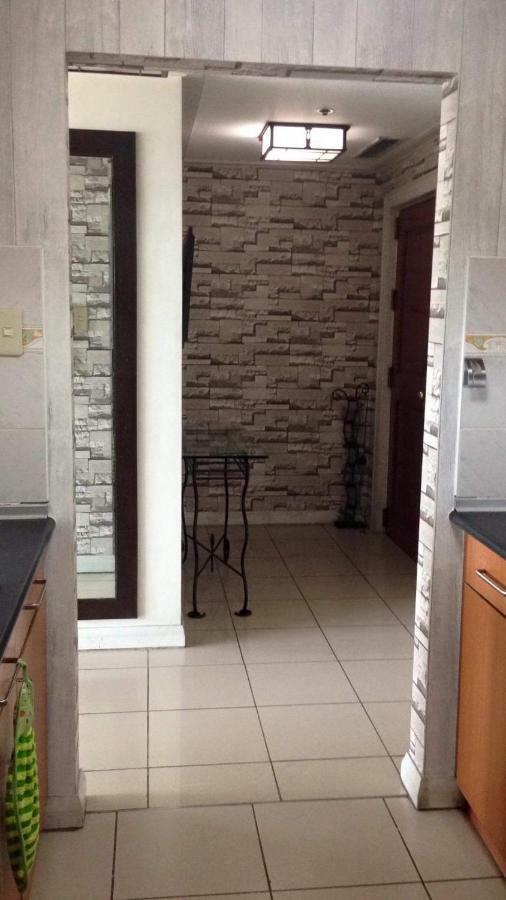 67 Sqm. Condo Unit In Robinson Place Residences Manila Ngoại thất bức ảnh