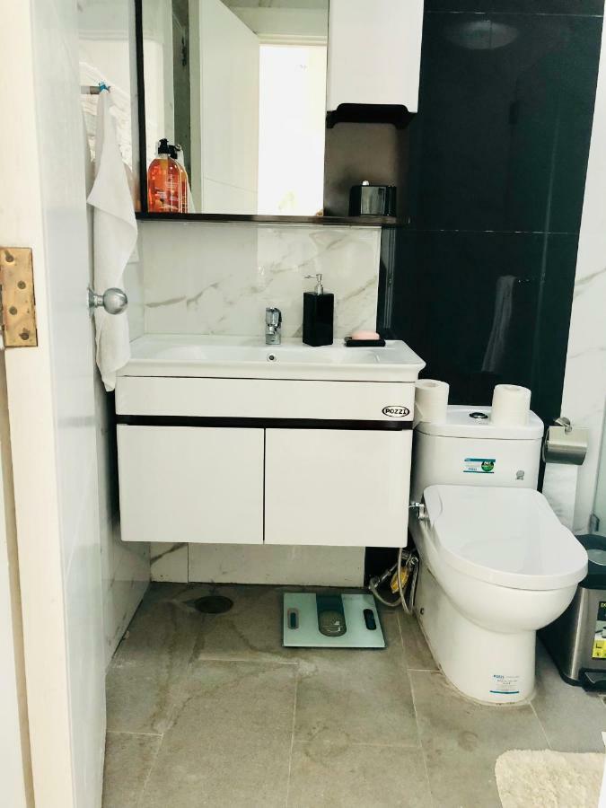 67 Sqm. Condo Unit In Robinson Place Residences Manila Ngoại thất bức ảnh