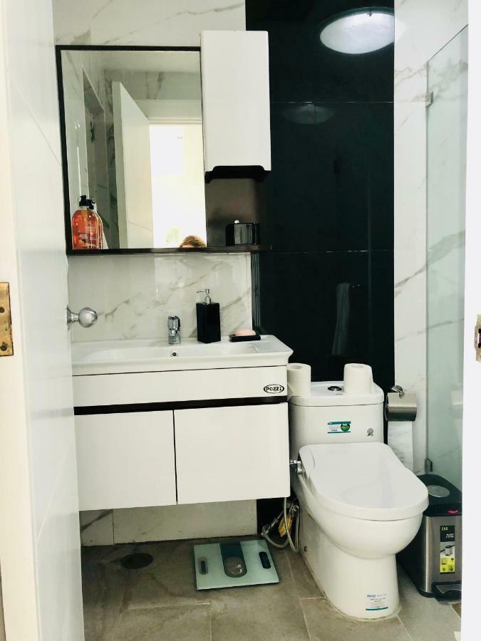 67 Sqm. Condo Unit In Robinson Place Residences Manila Ngoại thất bức ảnh