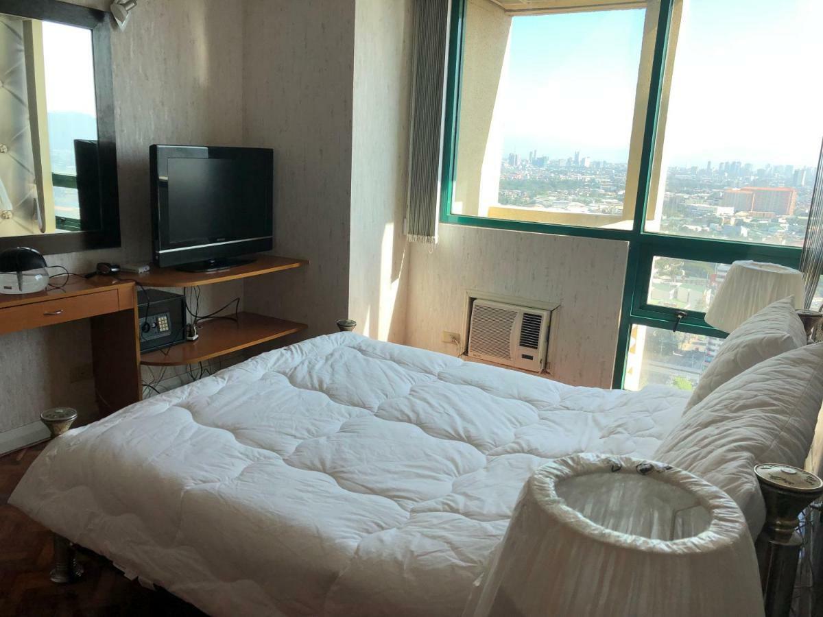 67 Sqm. Condo Unit In Robinson Place Residences Manila Ngoại thất bức ảnh