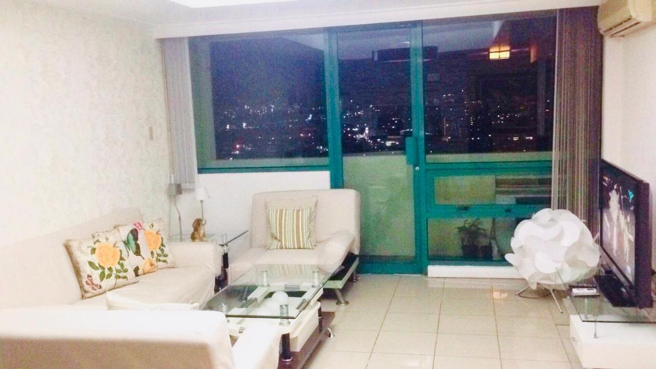 67 Sqm. Condo Unit In Robinson Place Residences Manila Ngoại thất bức ảnh